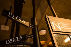 뉴욕 지하철역을 옮겨놓은 이색 레스토랑